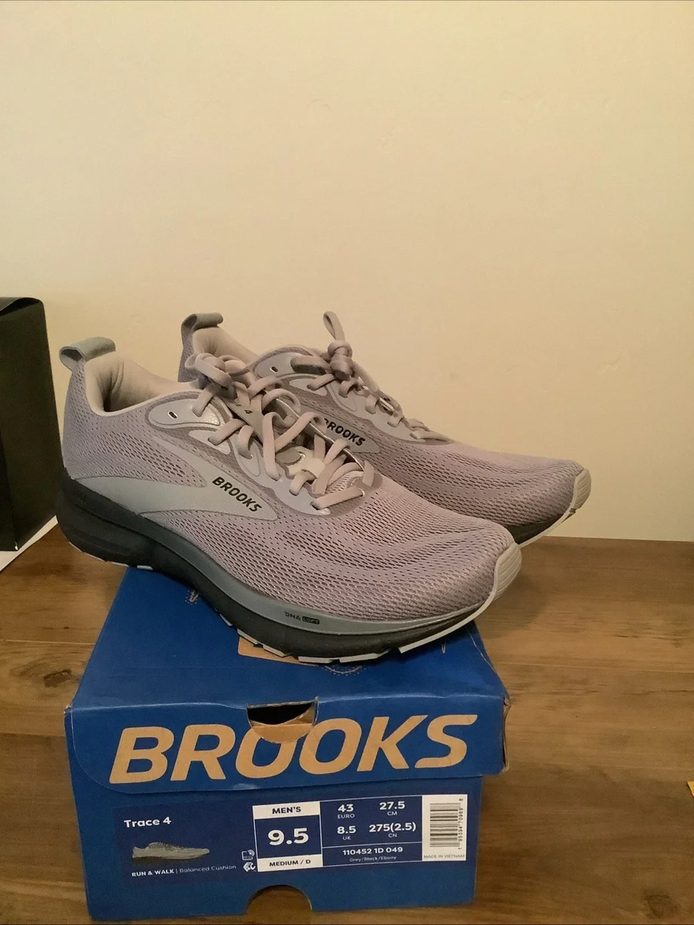 Brooks trace 4 men’s Lace-Up Running Shoes in Gray